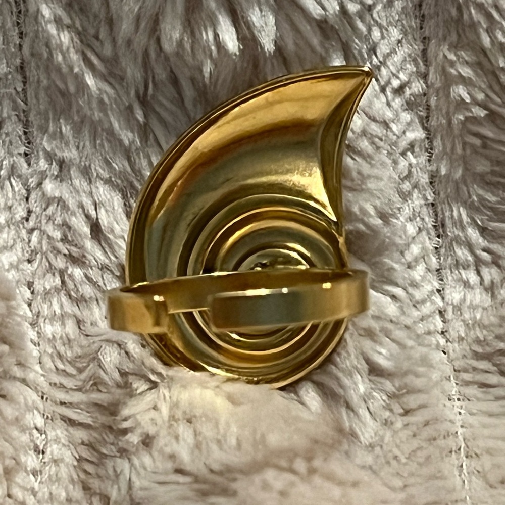Gold Seashell Statement Ring Euc - image 4